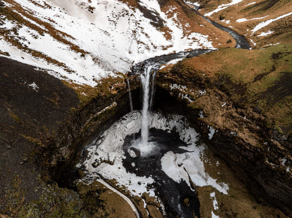 Photograph Tomoaki Katsuba Pit on One Eyeland