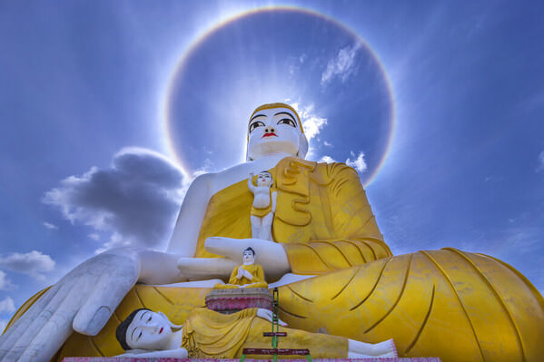Photograph Kyaw Zay Yar Lin Pagoda And Sun Halo on One Eyeland