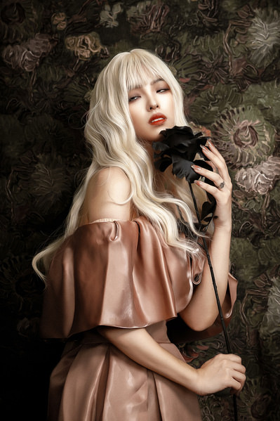 Photograph Takeborn Nikukyu Black Rose on One Eyeland