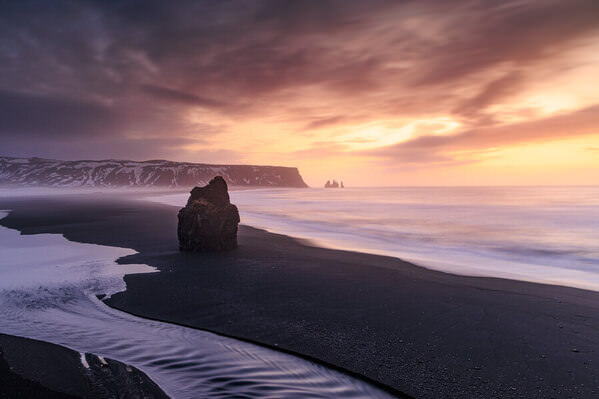 Photograph Tomoaki Katsuba Reynisfjara on One Eyeland