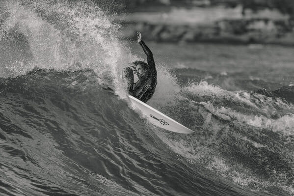Photograph Steve Turner Power Turn on One Eyeland