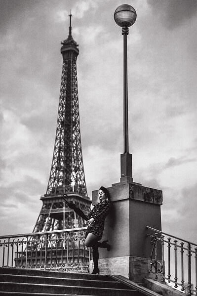 Photograph Ruslan Bolgov Respirez Paris Cela Conserve Lame on One Eyeland