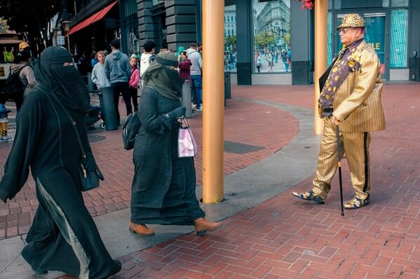 Photograph Eric Davidove Gold Posts on One Eyeland