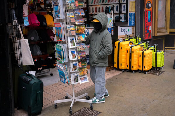 Photograph Eric Davidove Yellow on One Eyeland
