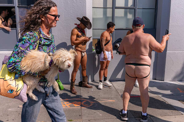Photograph Eric Davidove Dog Carry on One Eyeland