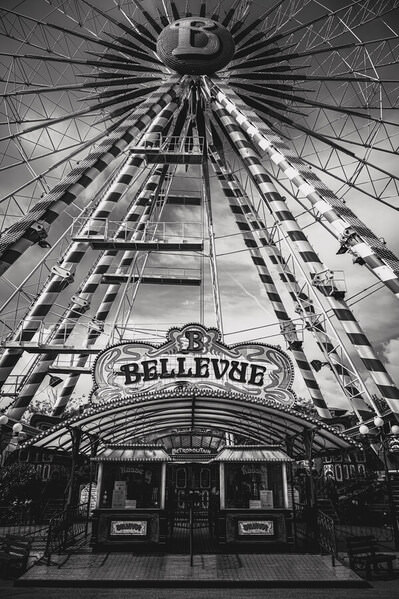 Photograph Ollivier Marc Welcome In The Bellevue on One Eyeland