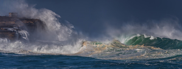 Photograph Steve Turner The Big Swell on One Eyeland