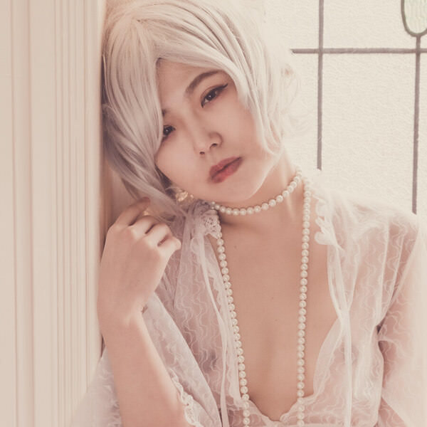 Photograph Thierry Smets Miyu 4 on One Eyeland
