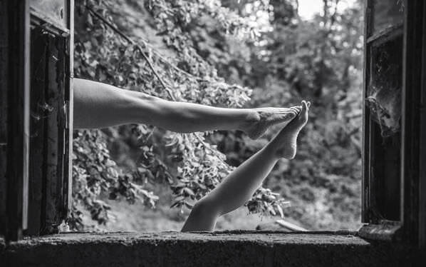 Photograph Thierry Smets Jeux De Jambes on One Eyeland
