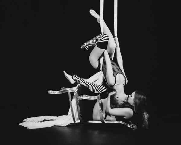 Photograph Thierry Smets Le Bisou on One Eyeland