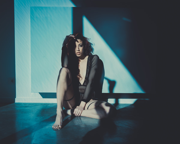 Photograph Thierry Smets Clara Blue on One Eyeland