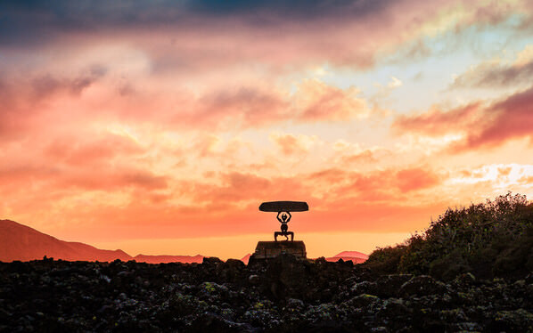 Photograph Thierry Smets Statue on One Eyeland