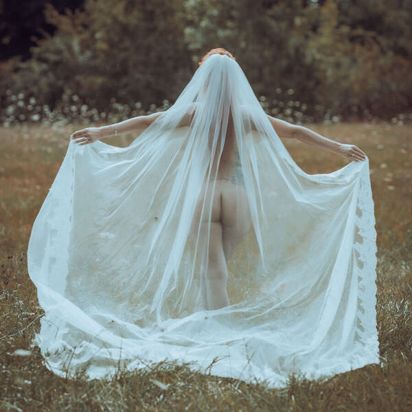 Photograph Thierry Smets La Mariee on One Eyeland