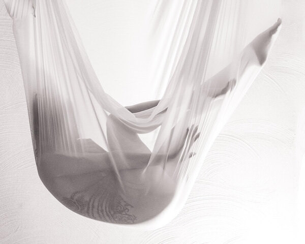 Photograph Thierry Smets Suspendue on One Eyeland