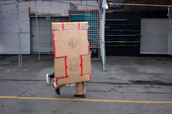 Photograph Eric Davidove Box On The Run on One Eyeland