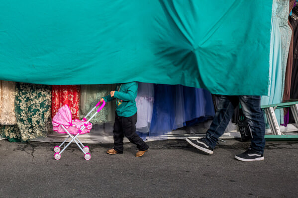 Photograph Eric Davidove Behind The Green Curtain on One Eyeland