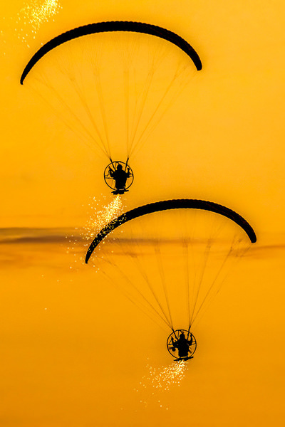 Photograph Huub Keulers Paragliders on One Eyeland