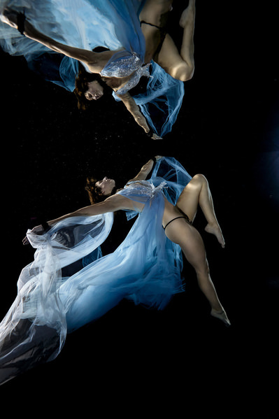 Photograph Stephan Ernst Sensual Elegance on One Eyeland