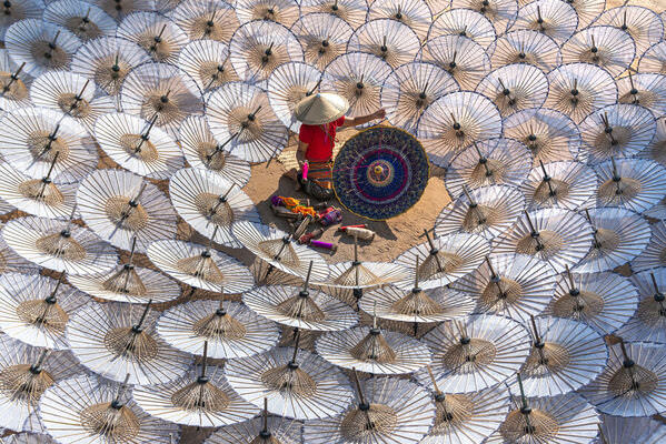 Photograph Aung Chan Thar Working on One Eyeland