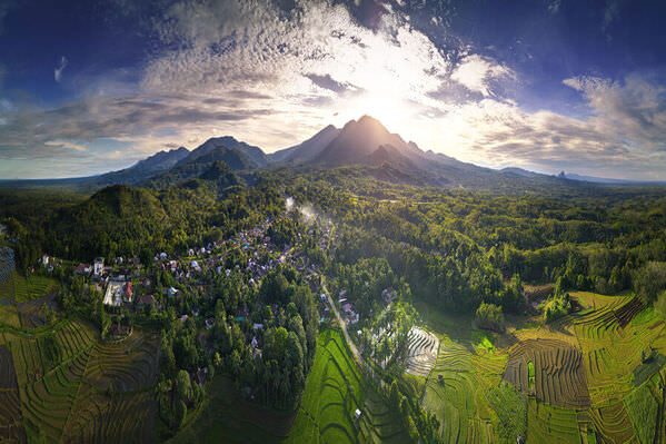 Photograph Rahmad Himawan The Beauty Of The Morning Panorama In The Mountain on One Eyeland