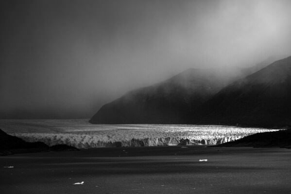 Photograph Daniel Santiana Glaciar on One Eyeland
