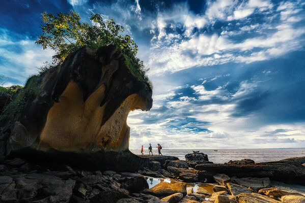 Photograph Aung Chan Thar The Beach on One Eyeland