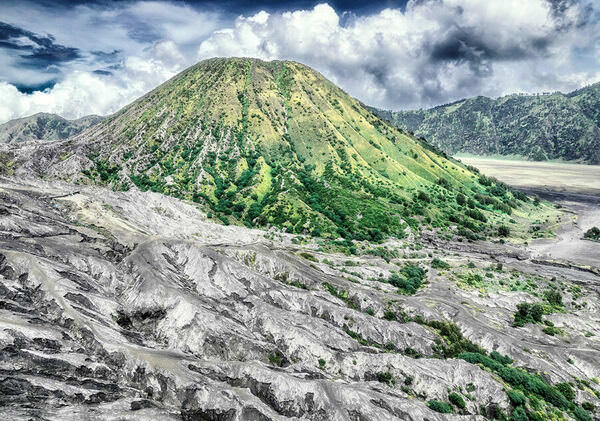 Photograph Aung Chan Thar The Mountain on One Eyeland
