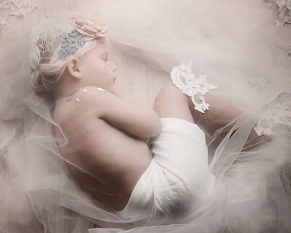 Photograph Thierry Smets Mia on One Eyeland
