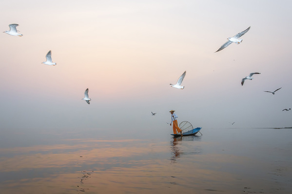 Photograph Aung Chan Thar Flying on One Eyeland