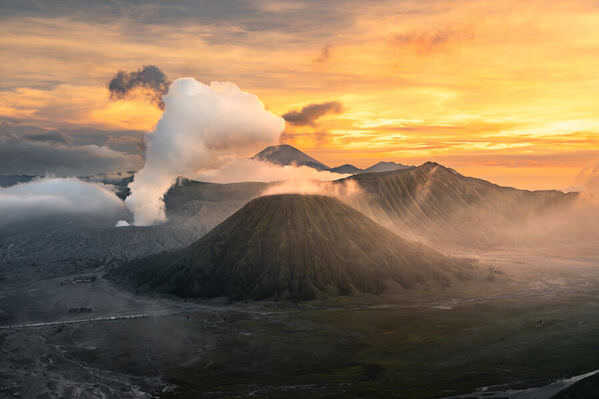 Photograph Hiroki Matsubara Sunset Volcano on One Eyeland