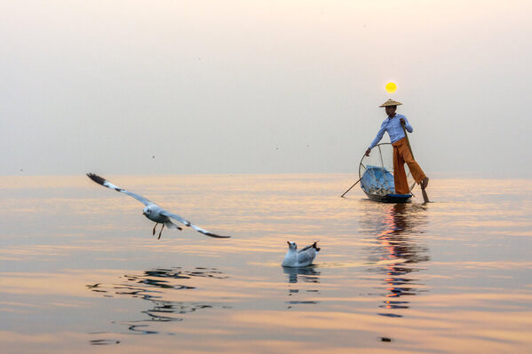 Photograph Aung Chan Thar On The Lake on One Eyeland