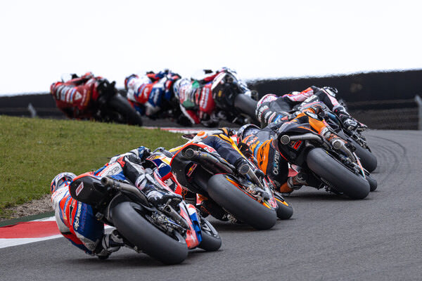 Photograph Pedro Messias Left Turn on One Eyeland