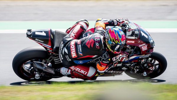 Photograph Mel Yukiina Suzuka 8h on One Eyeland