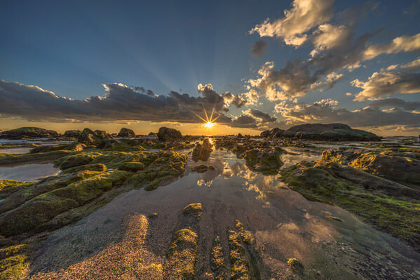 Photograph Hidekazu Nagai Where The Sun Meets The Ocean on One Eyeland