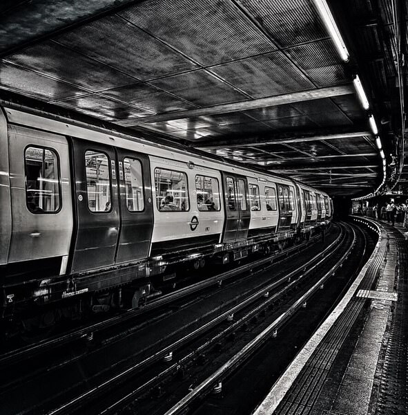 Photograph Iqbal Azeem London By Night on One Eyeland
