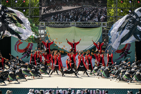 Photograph Mel Yukiina Performance on One Eyeland