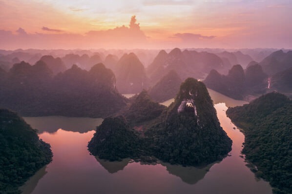 Photograph Daniel Vine Garcia Cao Bang on One Eyeland