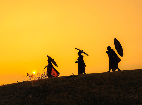 Photograph Aung Chan Thar Novices on One Eyeland