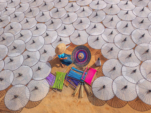 Photograph Aung Chan Thar Working on One Eyeland