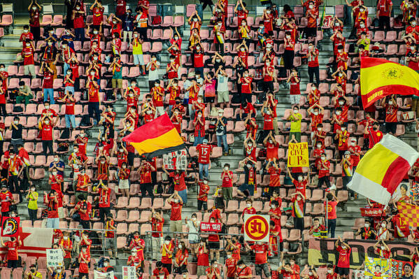 Photograph Mel Yukiina Audience Red on One Eyeland
