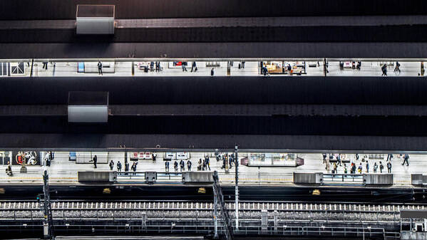 Photograph Mel Yukiina Commuters on One Eyeland