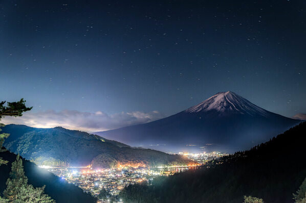 Photograph Hiroki Matsubara Mount Fuji And The Sea Of Light on One Eyeland