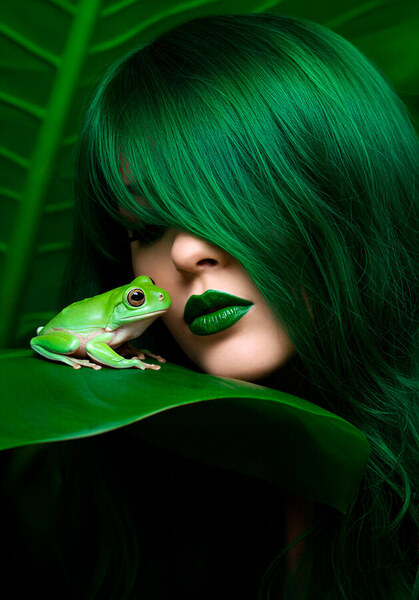Photograph Luzzitelli Danieli Girl And Frog on One Eyeland