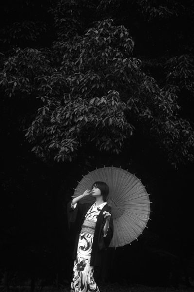Photograph Setsuna Kurouzu Under The Tree on One Eyeland