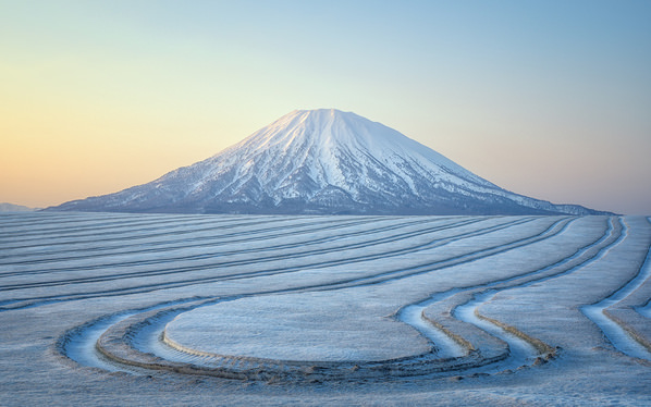 Photograph Yuusei Nagahata Scenes On The Snow As Spring Approaches on One Eyeland