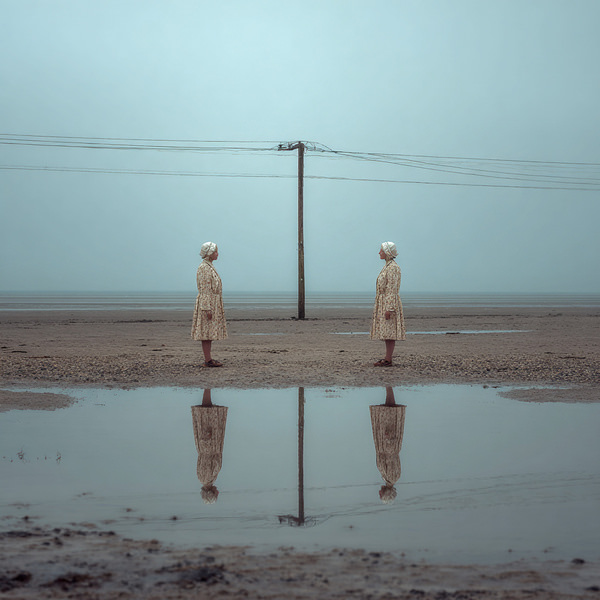 Photograph Ddiarte Ddiarte Two Women on One Eyeland