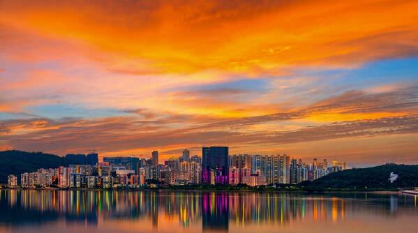 Photograph Strat Cast Hong Kong on One Eyeland