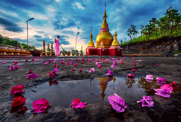 Photograph Pyae Phyo Aung Cleaning on One Eyeland