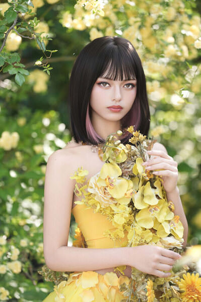 Photograph Haseo Hasegawa Yellow Garden on One Eyeland