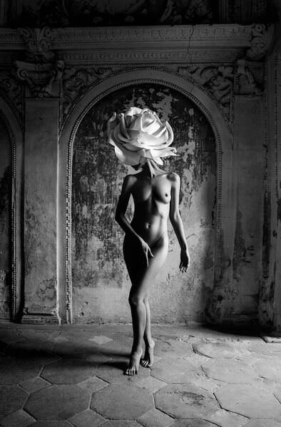 Photograph Monika Leszczynska Veiled Identity on One Eyeland